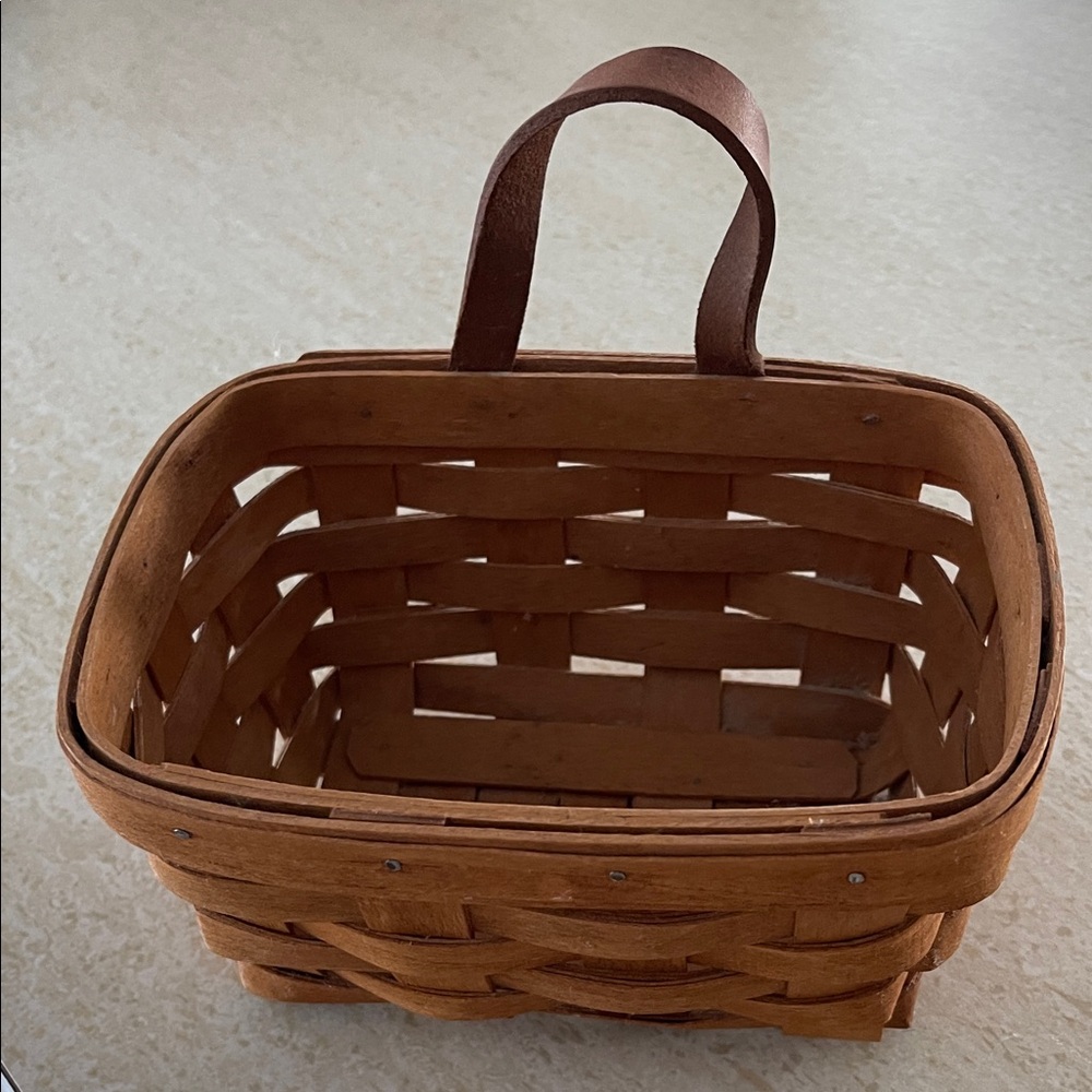 1994 Longaberger Natural Brown Handwoven Basket